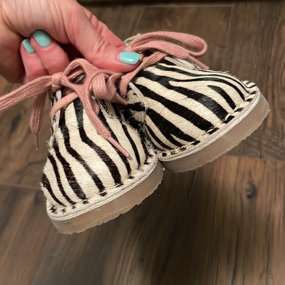 MINI BODEN ZEBRA PRINT BOOTIES SIZE 8 - Picture 10 of 15